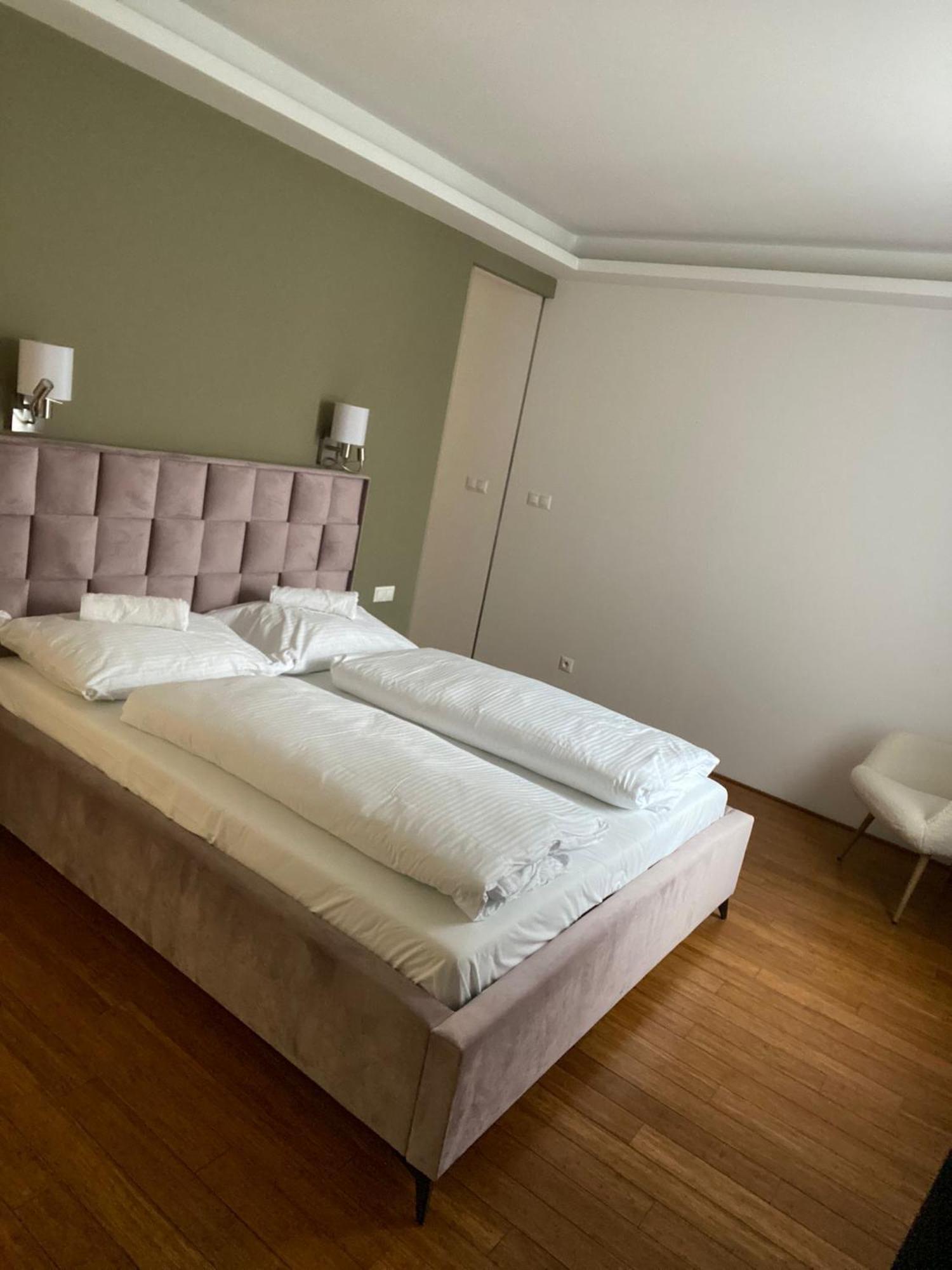 Old Town Apartment บราติสลาวา ภายนอก รูปภาพ